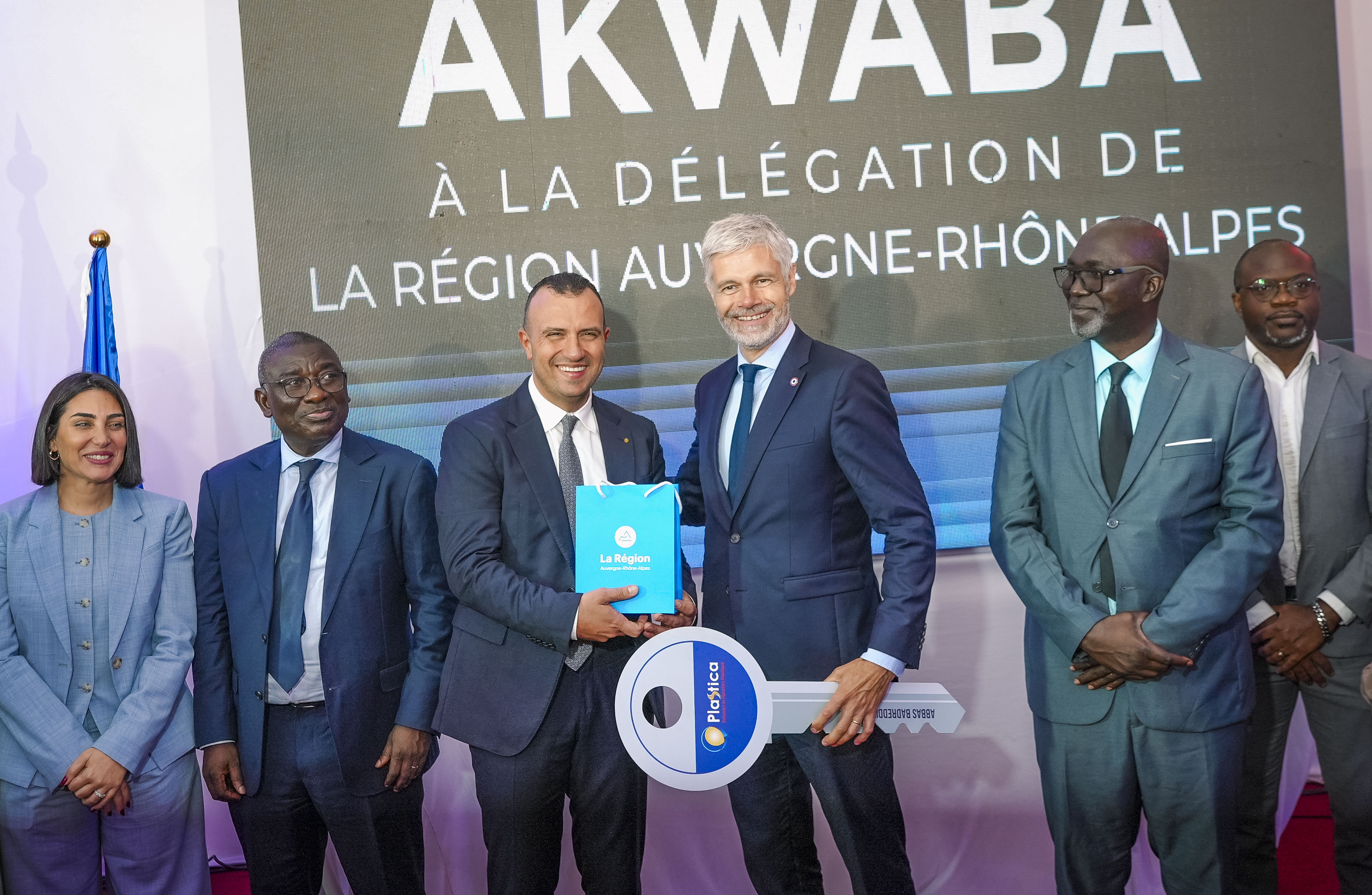 Coopération industrielle France–Côte d’Ivoire : la Région Auvergne-Rhône-Alpes en visite à Plastica CI