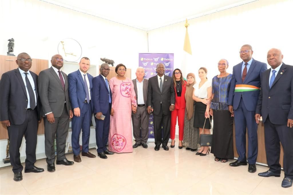 Visite du Président du Sénat, Monsieur Jeannot Ahoussou-Kouadio à l'usine Plastica CI